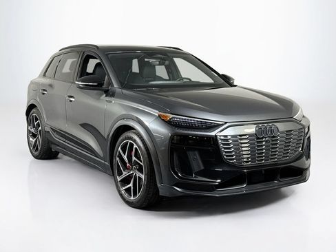 Used 2025 Audi SQ6 e-tron Prestige w/ 21" Black Optic Wheel Package AWD/4WD image 7