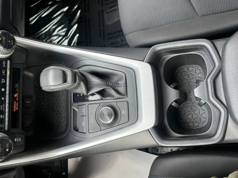 Used 2020 Toyota RAV4 LE w/ All Weather Liner Package AWD/4WD image 18