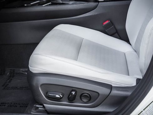 Used 2019 Lexus UX 200 image 10