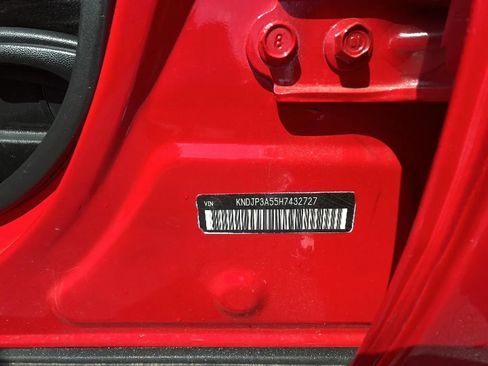 Used 2017 Kia Soul + FWD image 18