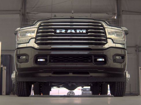 Used 2022 RAM 3500 Limited AWD/4WD image 3