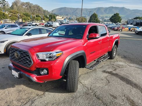 Used 2023 Toyota Tacoma TRD Off-Road w/ Advanced Technology Package image 2