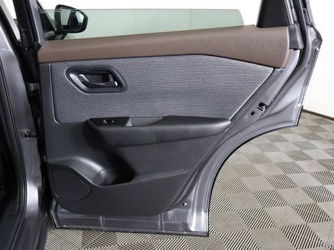 Used 2023 Nissan Rogue S AWD/4WD image 22