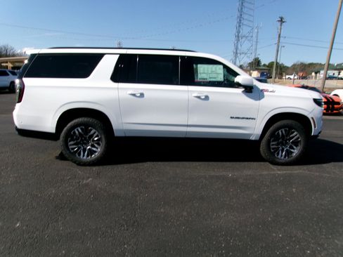 New 2026 Chevrolet Suburban Z71 w/ Comfort Package image 13