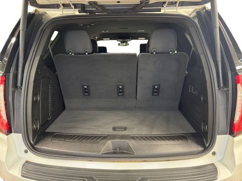 Used 2023 GMC Yukon SLT w/ SLT Luxury Package AWD/4WD image 19