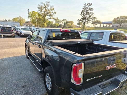 Used 2019 GMC Canyon 2WD w/ Convenience Package image 3