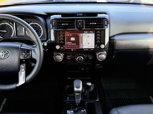 Used 2020 Toyota 4Runner TRD Off-Road Premium AWD/4WD image 14