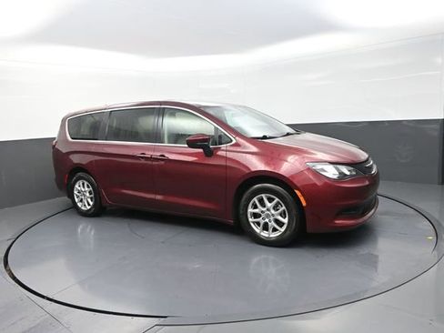 Used 2022 Chrysler Voyager LX FWD image 58