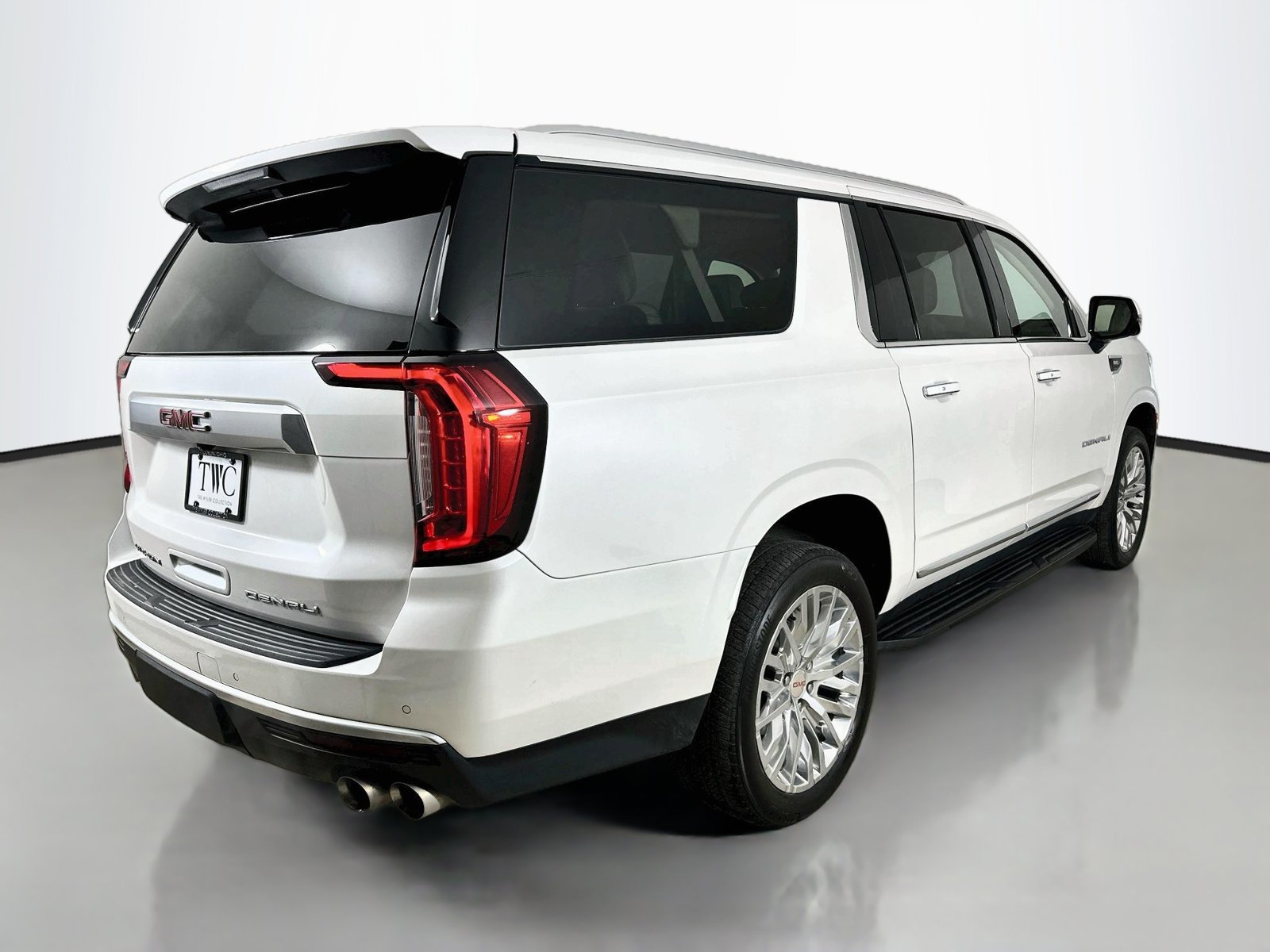 Used 2023 GMC Yukon XL Denali w/ LPO, Floor Liner Package AWD/4WD image 5