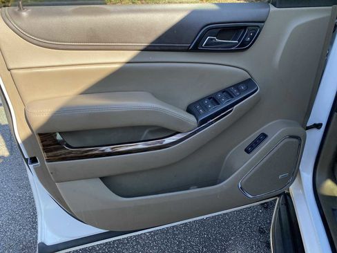 Used 2017 GMC Yukon SLT image 24