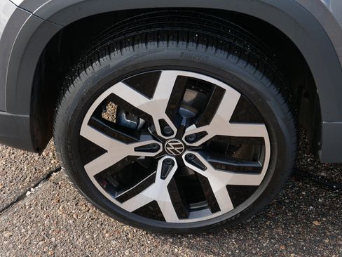 Certified 2023 Volkswagen Taos SEL image 15