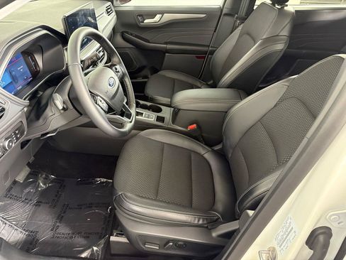 Used 2025 Ford Escape SE FWD image 9
