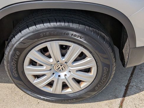 Used 2014 Volkswagen Tiguan S FWD image 12