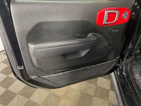 Used 2022 Jeep Gladiator Willys image 16