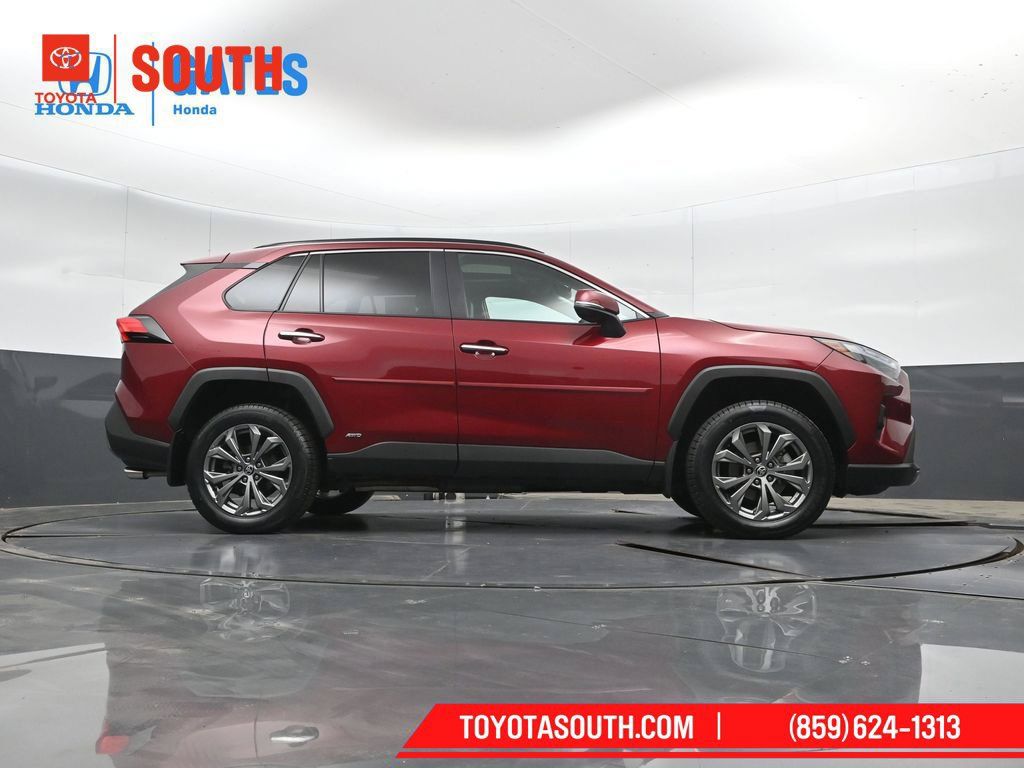 Used 2022 Toyota RAV4 Limited AWD/4WD image 38