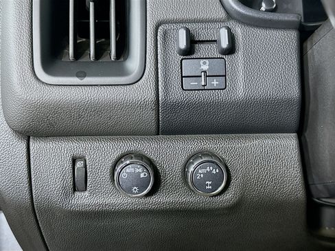 Used 2018 Chevrolet Colorado LT AWD/4WD image 17