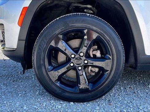 Used 2023 Jeep Grand Cherokee L Laredo AWD/4WD image 8