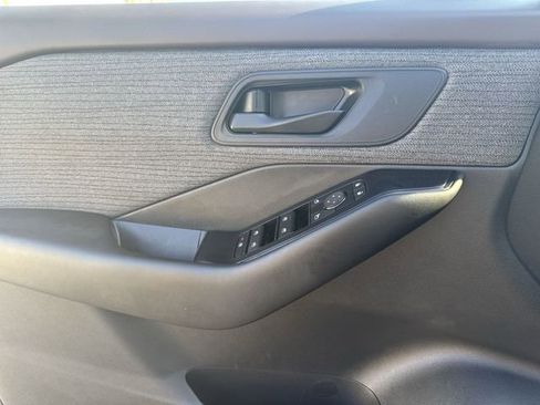 Used 2023 Nissan Rogue S image 22