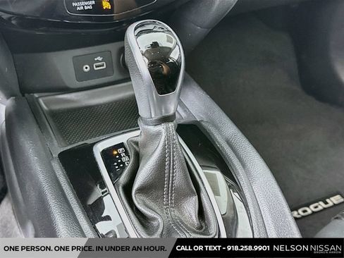 Used 2019 Nissan Rogue SV FWD image 16