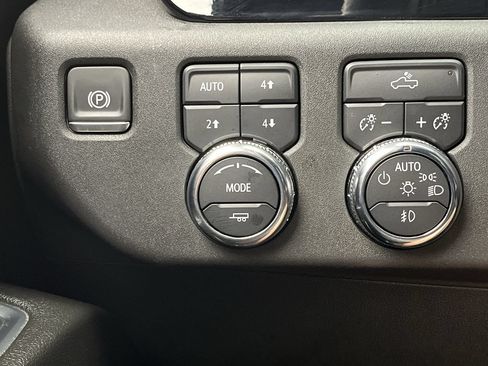 Used 2024 GMC Sierra 1500 Elevation w/ LPO, Elevation Black Package AWD/4WD image 18