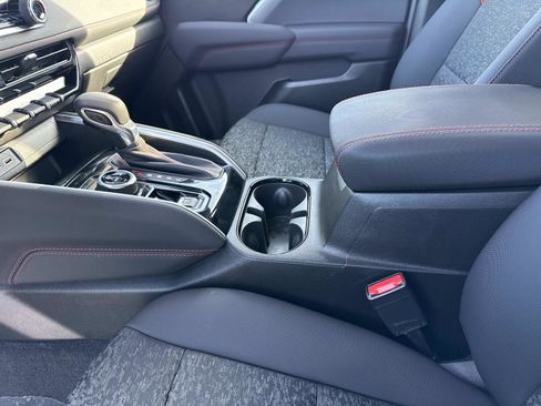 Used 2024 Chevrolet Colorado Z71 w/ Z71 Convenience Package 2 image 13