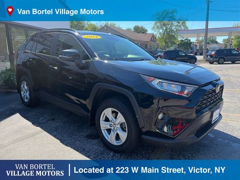 Used 2021 Toyota RAV4 XLE w/ Convenience Package AWD/4WD image 3