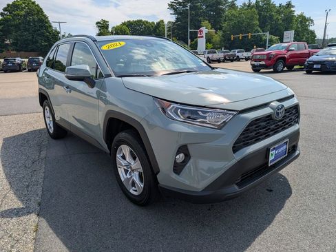 Used 2021 Toyota RAV4 XLE w/ Convenience Package AWD/4WD image 8