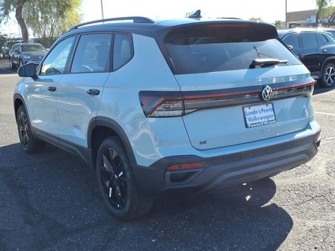 New 2026 Volkswagen Taos SE image 3