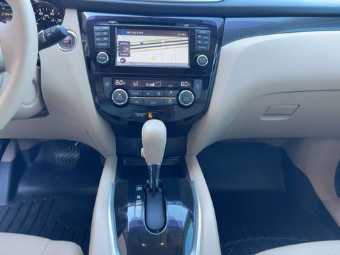 Used 2015 Nissan Rogue SL w/ SL Premium Package image 19