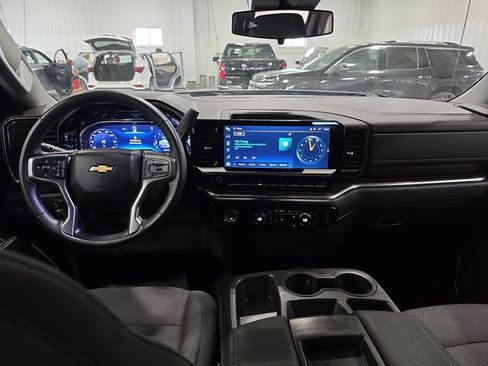 Used 2023 Chevrolet Silverado 1500 LT AWD/4WD image 9