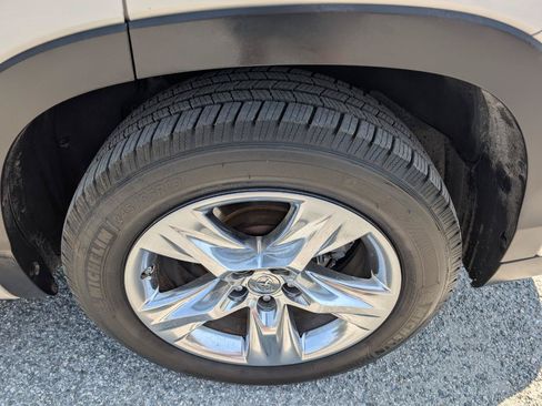 Used 2015 Toyota Highlander Limited FWD image 10