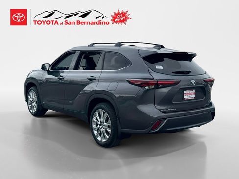New 2025 Toyota Highlander Limited image 25