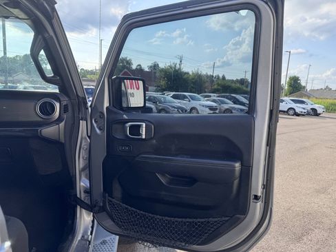 Used 2020 Jeep Wrangler Unlimited Sahara AWD/4WD image 17
