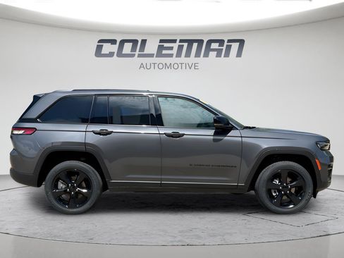 New 2025 Jeep Grand Cherokee Altitude image 6