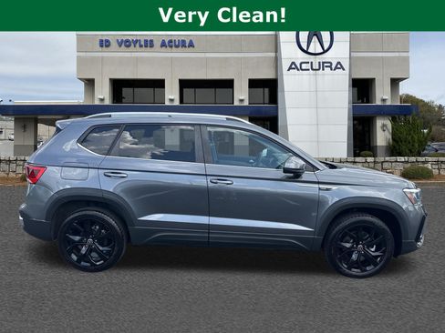Used 2022 Volkswagen Taos SE FWD image 4