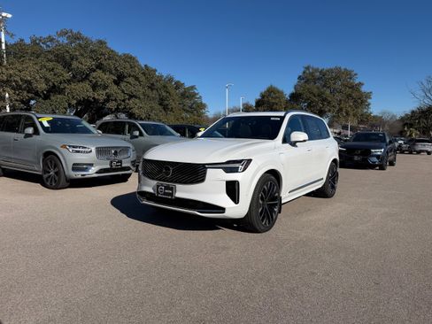 New 2026 Volvo XC90 T8 Ultra w/ Lounge Package image 2