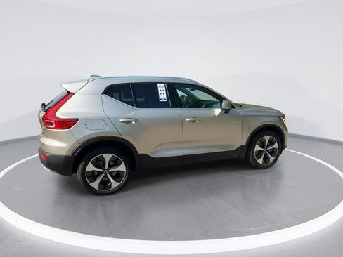 Used 2024 Volvo XC40 B5 Plus AWD/4WD image 8
