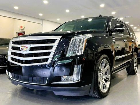Used 2016 Cadillac Escalade Premium AWD/4WD image 6