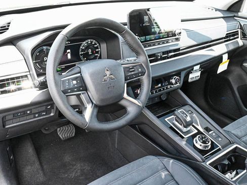 New 2024 Mitsubishi Outlander SE AWD/4WD image 14