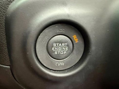 Used 2020 Jeep Wrangler Unlimited Sahara image 23