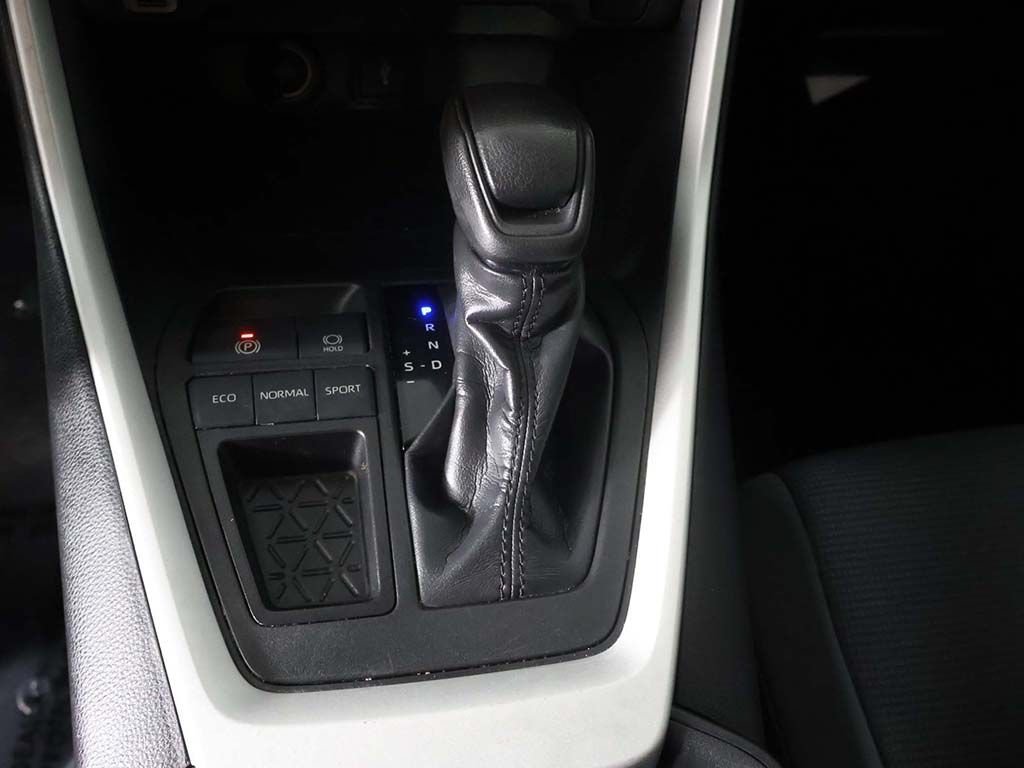 Used 2020 Toyota RAV4 LE FWD image 39