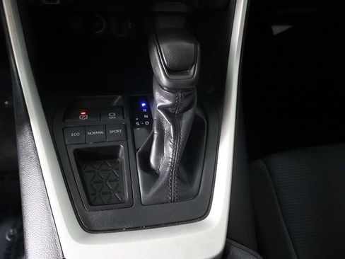 Used 2020 Toyota RAV4 LE FWD image 39