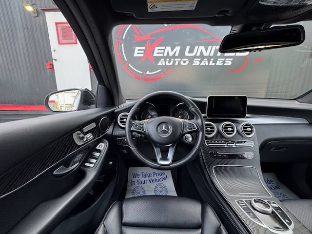 Used 2017 Mercedes-Benz GLC 300 4MATIC image 24