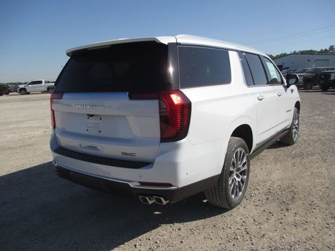 New 2026 GMC Yukon XL Denali w/ Sun & Power Step Package AWD/4WD image 4