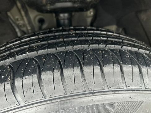 Used 2024 Toyota Highlander XLE image 30