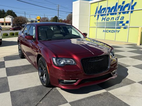 Used 2023 Chrysler 300 Touring L w/ Popular Equipment Group image 11