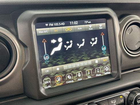 Used 2023 Jeep Gladiator Sport AWD/4WD image 16