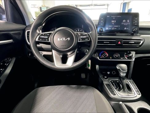 Used 2023 Kia Seltos LX image 17