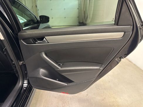 Used 2014 Volkswagen Passat TDI SE FWD image 33