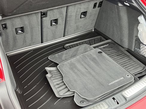 Certified 2025 Porsche Macan image 20